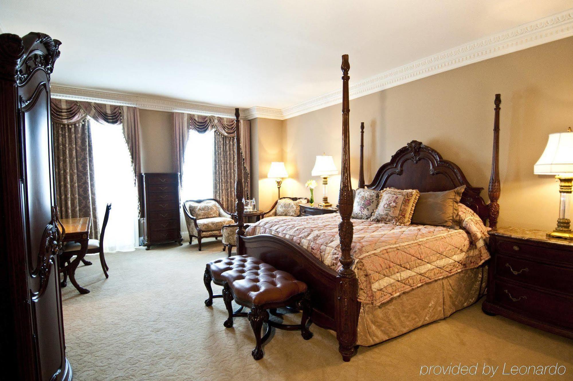 Market Pavilion Hotel Charleston Room photo